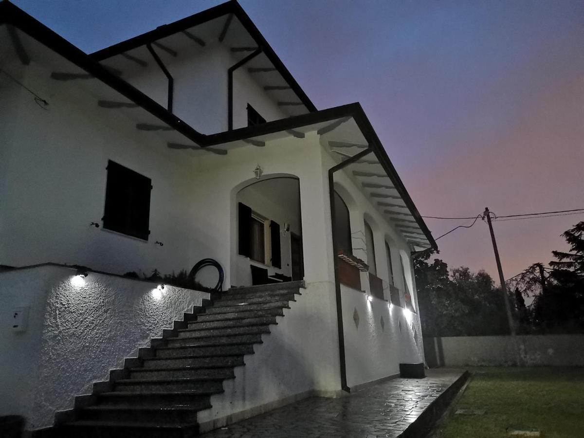 Villa Flora Affittacamere Luni Exterior photo