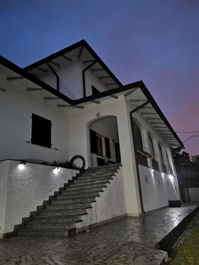 Villa Flora Affittacamere Luni Exterior photo
